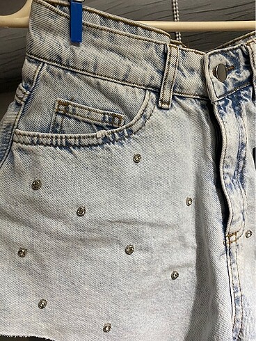 Zara Taşlı zımbalı mini kot şort