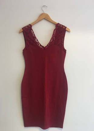 Kırmızı dantel detaylı elbise