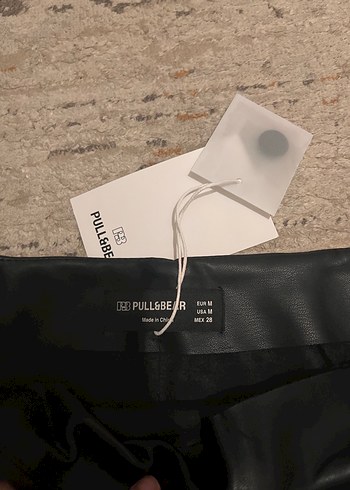 Pull and Bear Siyah Deri Kemerli Mini Etek