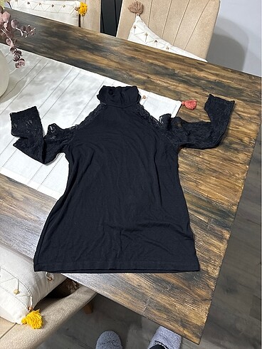 Boğazlı omuz dantel detay bluz m beden