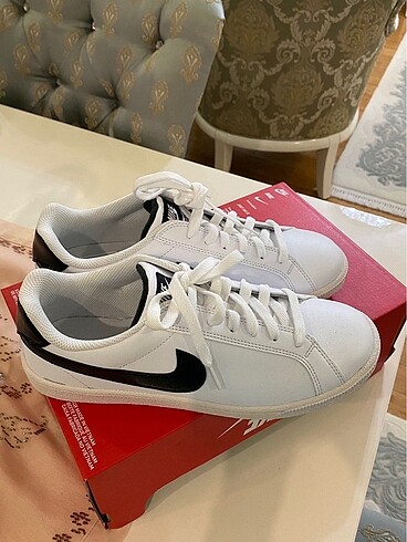 Nike Nike Court Majestic Sneaker Unisex