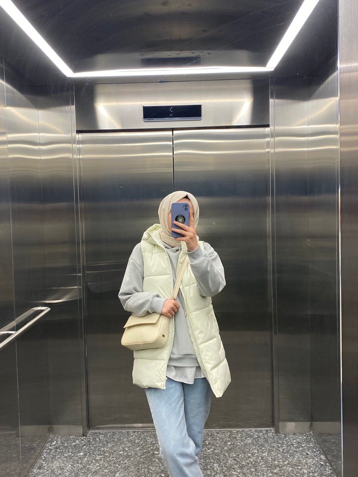 LCW Kadın Kapüşonlu Bej Şişme Yelek - Görsel 2