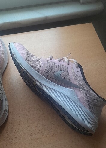 40 Beden pembe Renk Nike yazlik ayakkabı