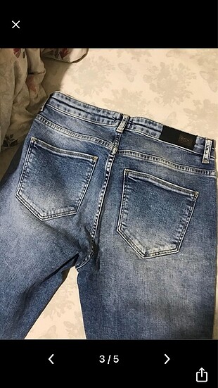 29 Beden Yırtıklı kot