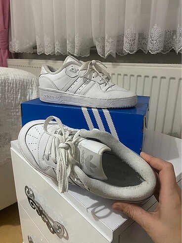 37 Beden Adidas - Rivalry low Sıfır Ayakkabı