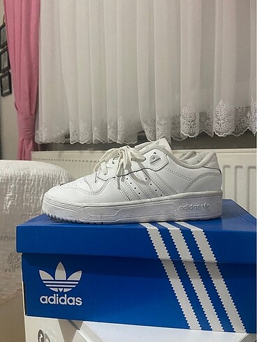 37 Beden beyaz Renk Adidas - Rivalry low Sıfır Ayakkabı