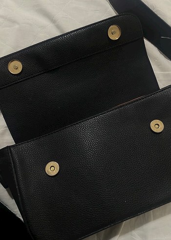 Beden altın Renk Valentino Siyah Deri Kemerli Çanta