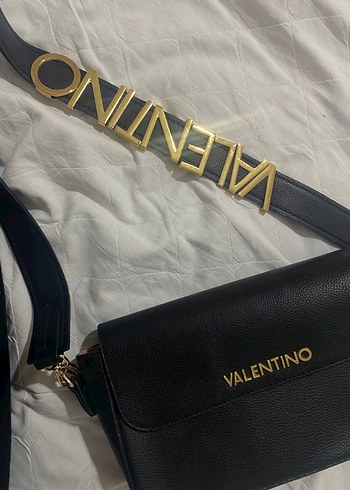 Valentino Siyah Deri Kemerli Çanta