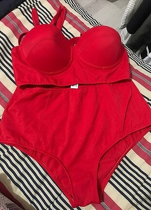 Kırmızı bikini takım
