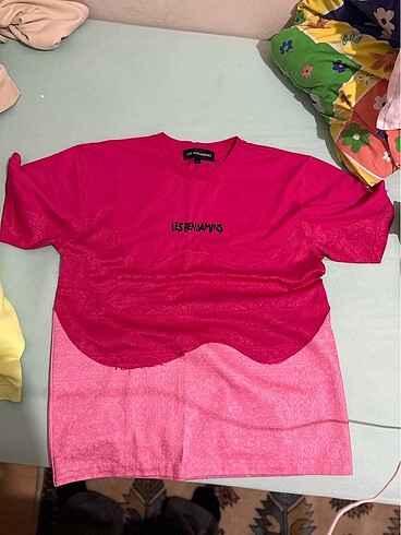 Les benjamins pembe tshort