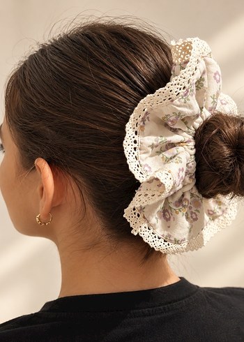 Accessorize  Romantik Cicekli Dantel Sac Tokasi