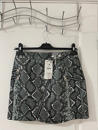 BERSHKA DERİ ETEK
