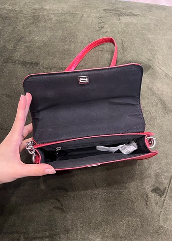 Kırmızı Zincir Detaylı Yılan Desenli Çanta - Görsel 4