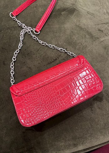 Kırmızı Zincir Detaylı Yılan Desenli Çanta - Görsel 3