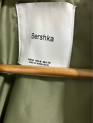 m Beden yeşil Renk Bershka trenckot