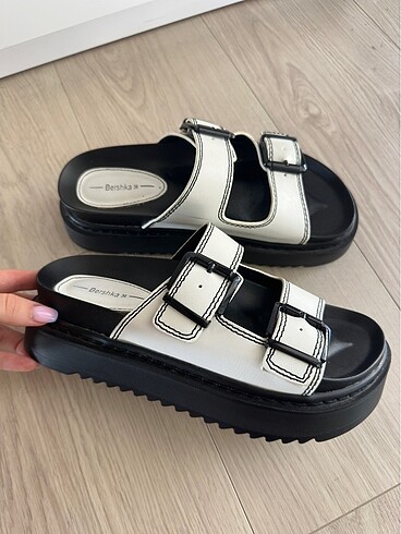 Bershka terlik