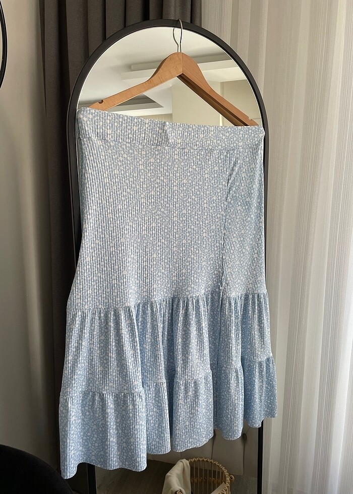 Mavi çiçekli yırtmaçlı etek - Görsel 2