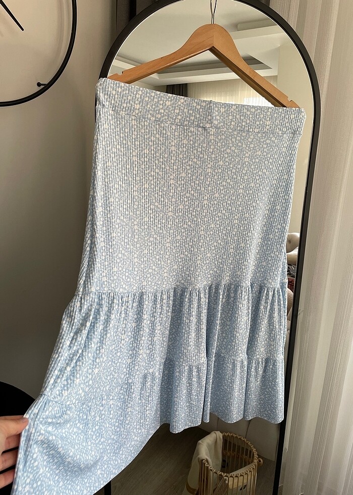 Mavi çiçekli yırtmaçlı etek - Görsel 3