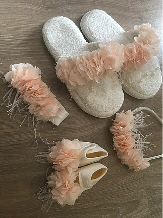 Lohusa terlik ve taç bebek patik ve bandana seti ve bebek yastığ