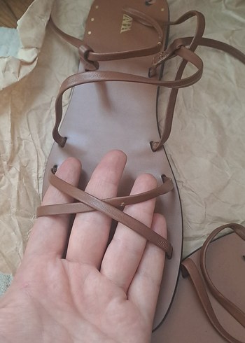 39 Beden camel Renk Zara Camel Deri İnce Bantlı Sandalet