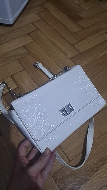 Stradivarius beyaz kol cantasi