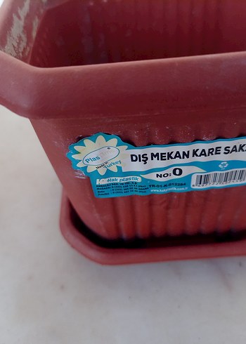 Kare Kırmızı Saksı ve Altlığı