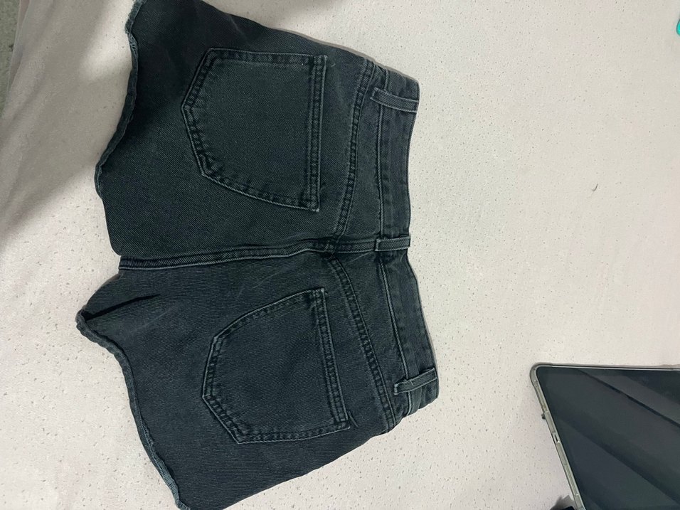 Siyah Düğmeli Mini Kot Şort - Görsel 2