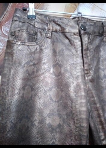 TOP STUDIO  MARKA ILAN DESENLI LIKRALI KUMAŞ BAYAN PANTOLON  - Görsel 4