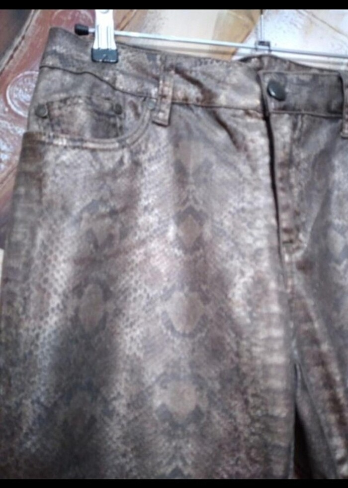 TOP STUDIO  MARKA ILAN DESENLI LIKRALI KUMAŞ BAYAN PANTOLON  - Görsel 4