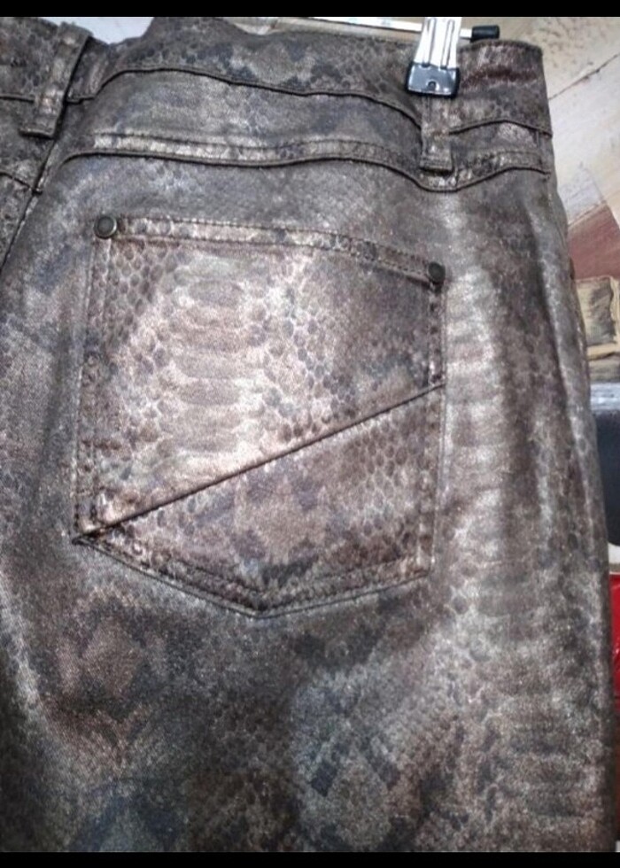 TOP STUDIO  MARKA ILAN DESENLI LIKRALI KUMAŞ BAYAN PANTOLON  - Görsel 5