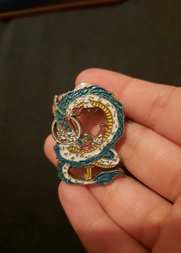 Ghibli ruhların kaçışı rozet pin - Görsel 2