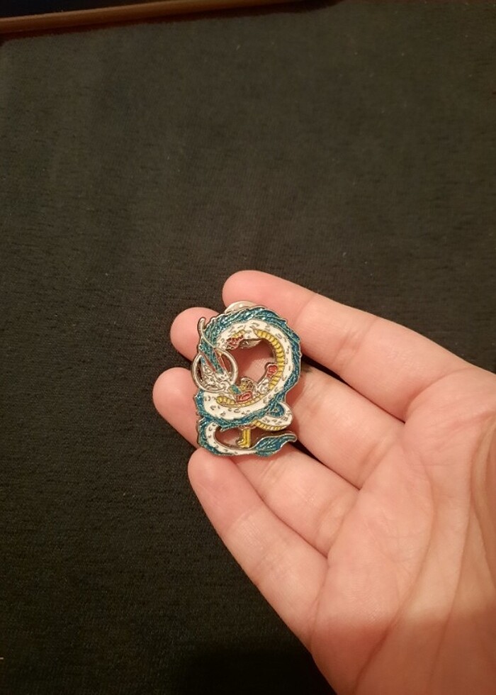 Ghibli ruhların kaçışı rozet pin - Görsel 3