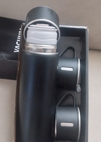 Siyah Vakumlu Termos ve İki Bardak Seti - Görsel 3
