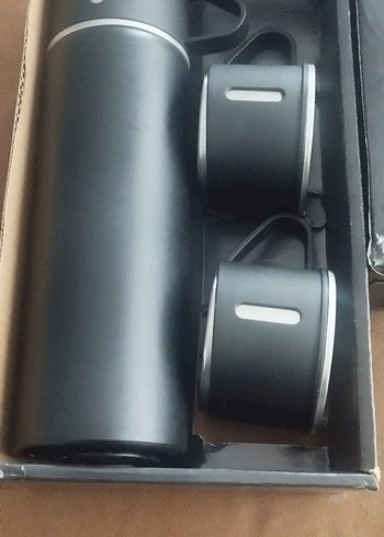 Siyah Vakumlu Termos ve İki Bardak Seti - Görsel 2