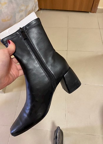 37 Beden siyah Renk Stradivarius deri topuklu bot