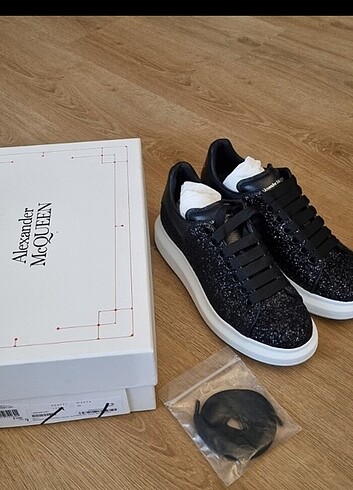 Alexander McQueen Alexander McQueen siyah parlak pullu