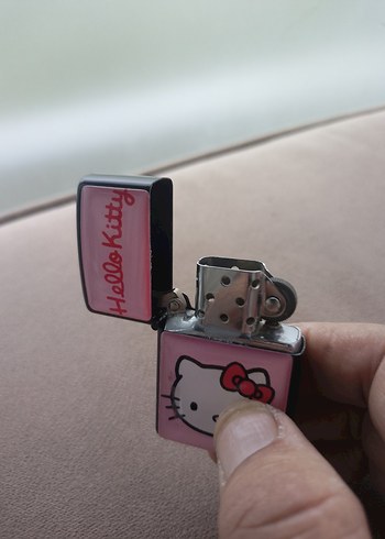 Hello Kitty Desenli Pembe Kedi Aksesuarı Zippo cakmak - Görsel 12