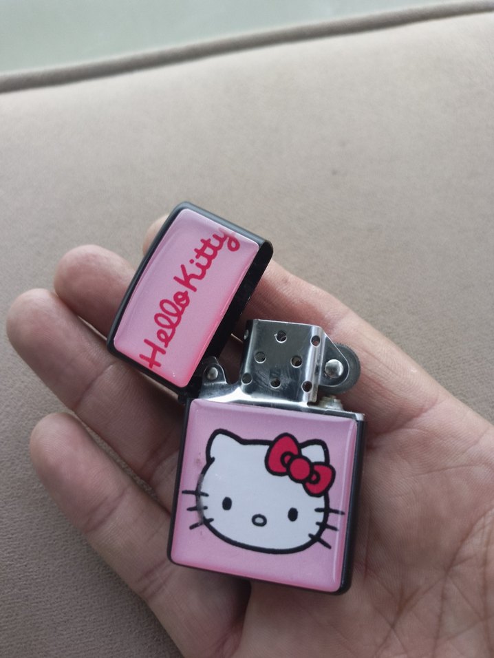 Hello Kitty Desenli Pembe Kedi Aksesuarı Zippo cakmak - Görsel 4