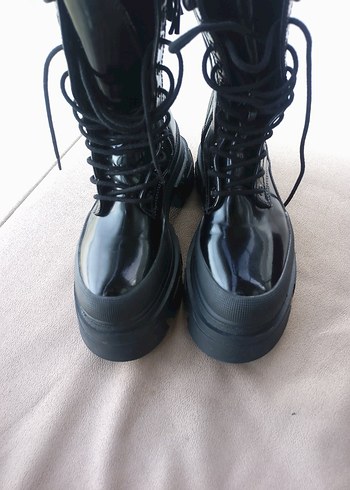 Siyah Bağcıklı Platform Topuklu Gotik Kadın Botu Bershka 36 no - Görsel 13