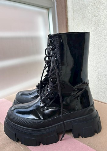 Siyah Bağcıklı Platform Topuklu Gotik Kadın Botu Bershka 36 no - Görsel 9