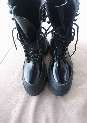 Siyah Bağcıklı Platform Topuklu Gotik Kadın Botu Bershka 36 no - Görsel 14