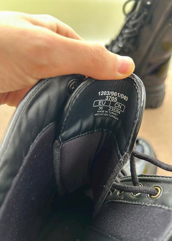 Siyah Bağcıklı Platform Topuklu Gotik Kadın Botu Bershka 36 no - Görsel 5