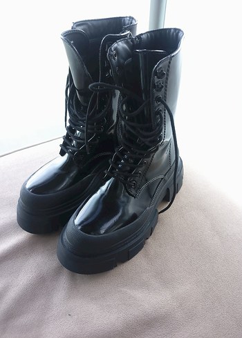 Siyah Bağcıklı Platform Topuklu Gotik Kadın Botu Bershka 36 no - Görsel 15