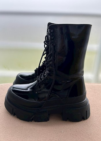 Siyah Bağcıklı Platform Topuklu Gotik Kadın Botu Bershka 36 no - Görsel 6