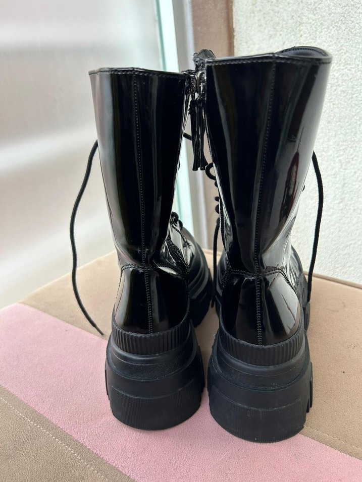 Siyah Bağcıklı Platform Topuklu Gotik Kadın Botu Bershka 36 no - Görsel 3