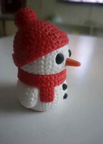 Kırmızı Şapkalı ve Atkılı Kardan adam 3D pla hammeddesi - Görsel 3