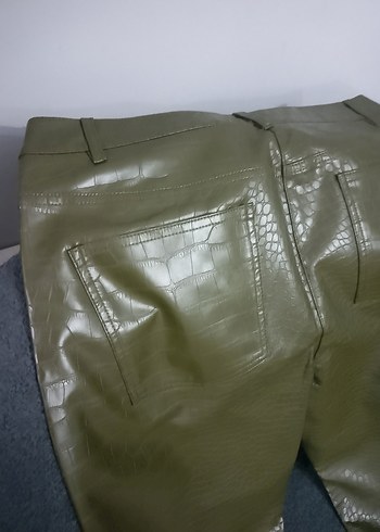 Kadın Yeşil Deri Yılan Desenli Kemerli Pantolon 44 beden - Görsel 4