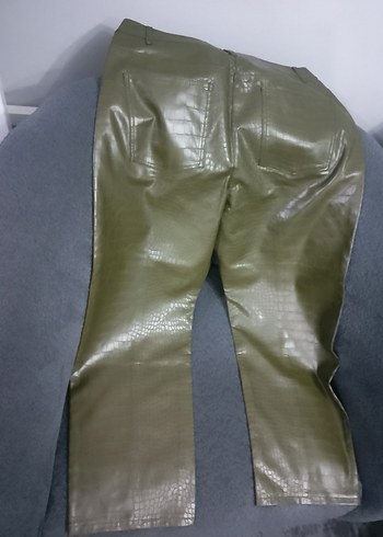 Kadın Yeşil Deri Yılan Desenli Kemerli Pantolon 44 beden - Görsel 3