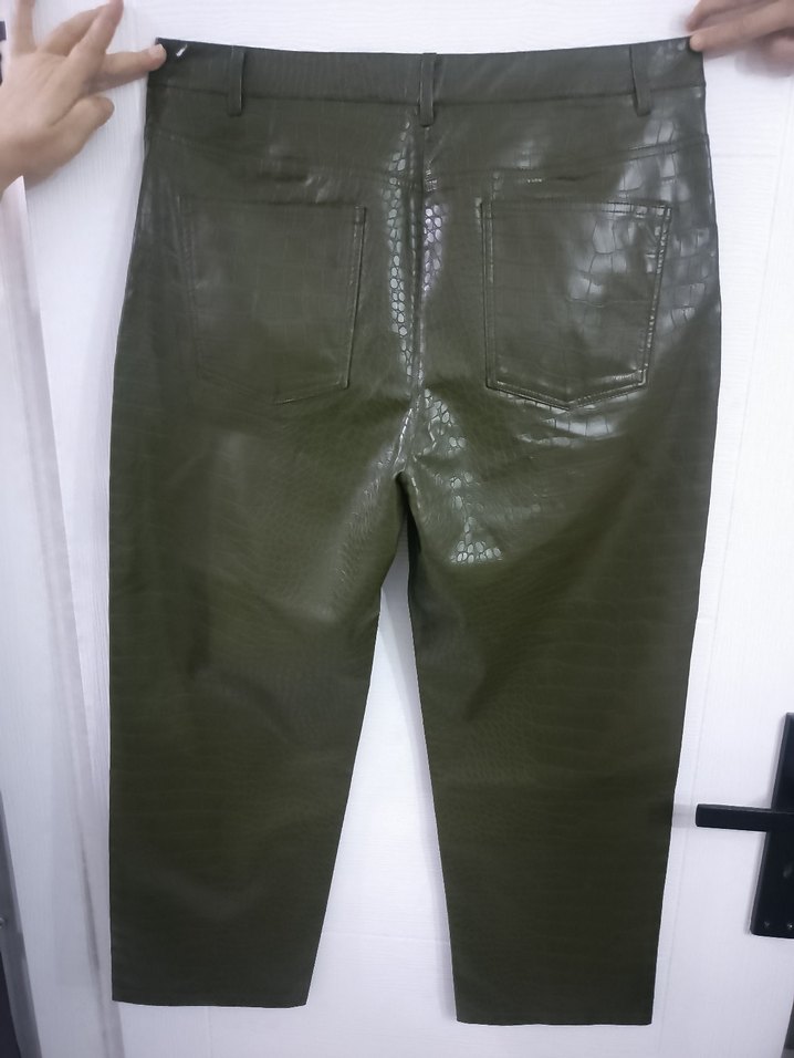 Kadın Yeşil Deri Yılan Desenli Kemerli Pantolon 44 beden - Görsel 2