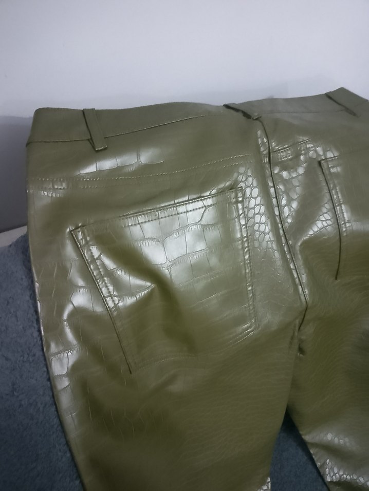 Kadın Yeşil Deri Yılan Desenli Kemerli Pantolon 44 beden - Görsel 4